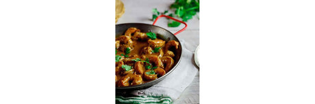 Shrimps with pink coconut sauce