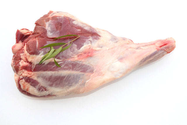 Gigot d’agneau de pre-sales de Nouvelle-Zelande avec os